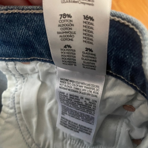 MOTHER the weekender Blue Flare Jeans in Layover Wash - Picture 10 of 11